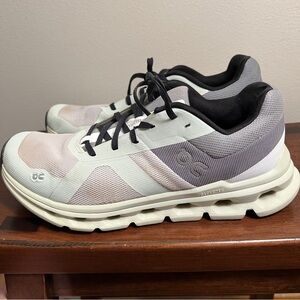 ON Running Women's CloudRunner Frost/Aloe Size 9 Medium
